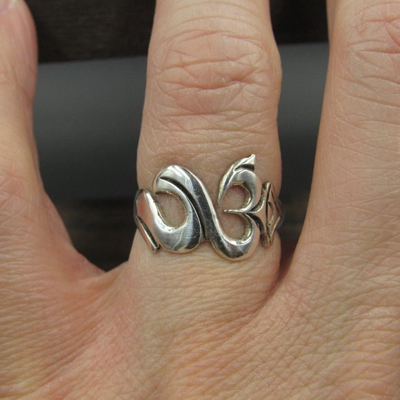 Size 7 Sterling Silver Odd Design Symbol Band Ring - Picture 4 of 7